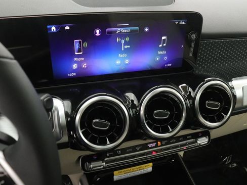 New 2026 Mercedes-Benz GLB 250 image 5