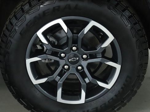 Used 2025 Chevrolet Equinox ACTIV w/ Safety and Technology Package image 38