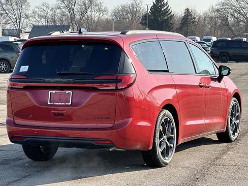 New 2026 Chrysler Pacifica Limited w/ S Appearance Package image 3