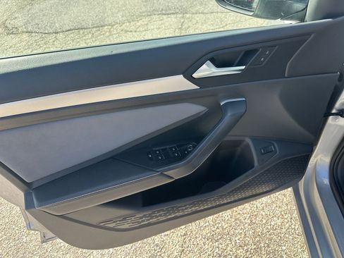 Used 2025 Volkswagen Jetta SE image 20