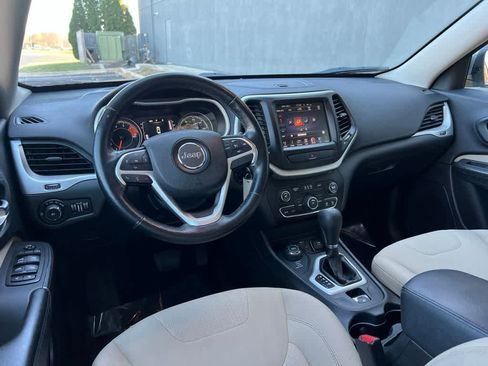 Used 2016 Jeep Cherokee Latitude w/ Cold Weather Group image 24