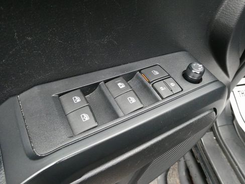 Used 2020 Toyota Tacoma SR image 21