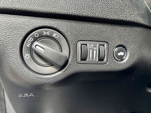 Used 2022 Dodge Charger SXT RWD image 17