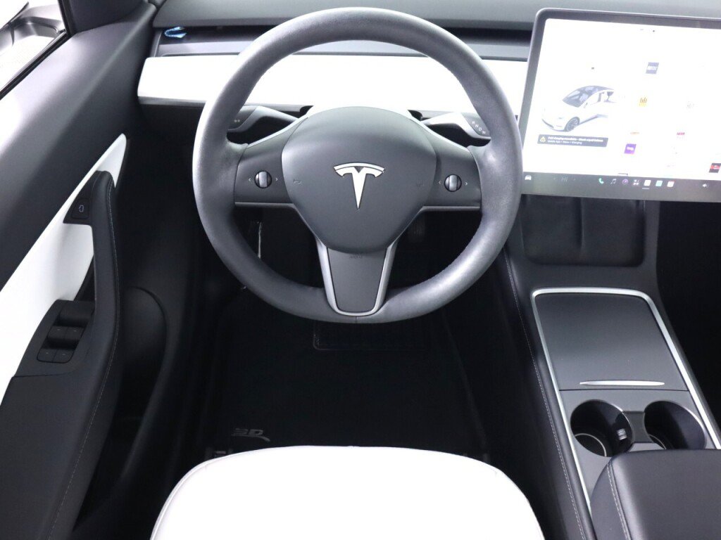 Used 2021 Tesla Model Y Long Range AWD/4WD image 31