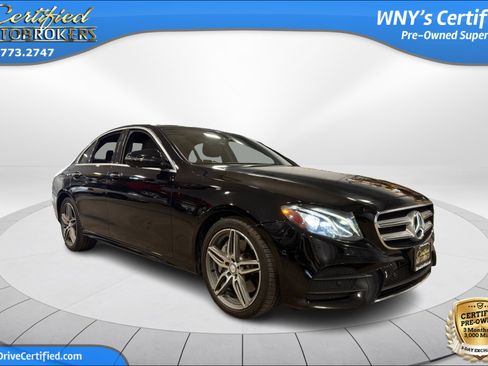 Used 2017 Mercedes-Benz E 300 4MATIC image 3