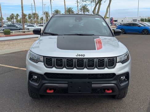 Used 2025 Jeep Compass Trailhawk image 9