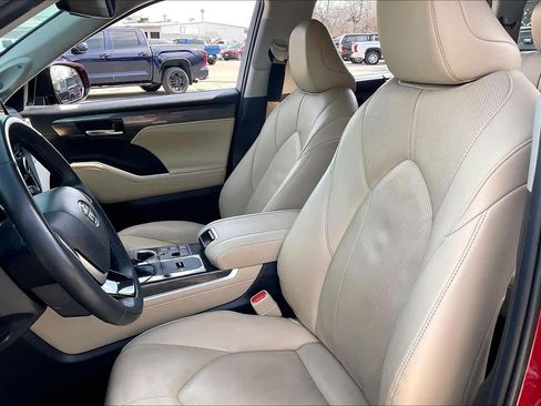 Used 2023 Toyota Highlander Limited image 8