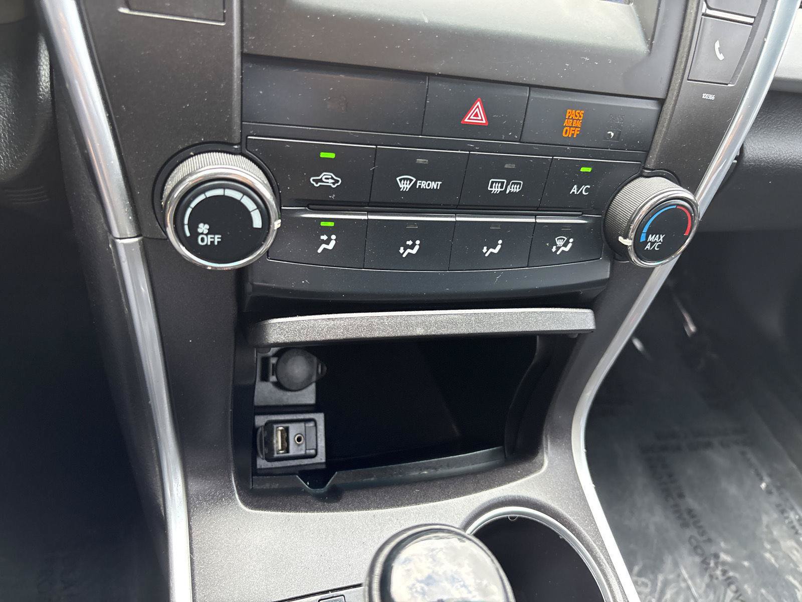 Used 2015 Toyota Camry SE FWD image 29