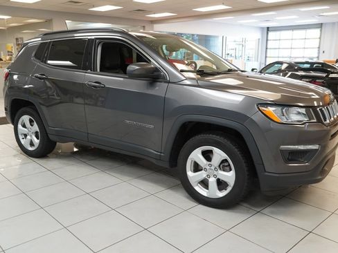 Used 2020 Jeep Compass Latitude w/ Cold Weather Group AWD/4WD image 13