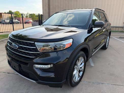 Used 2020 Ford Explorer XLT w/ Equipment Group 202A AWD/4WD image 2