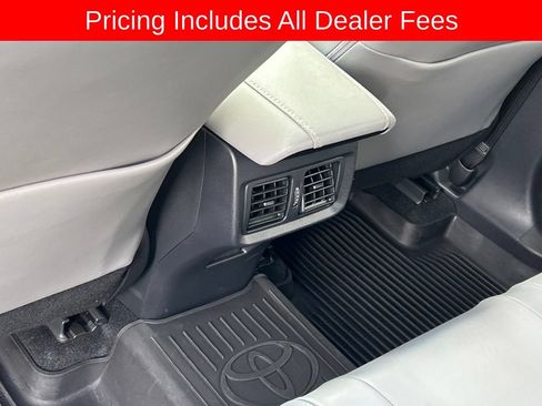 Used 2023 Toyota Venza Limited AWD/4WD image 14