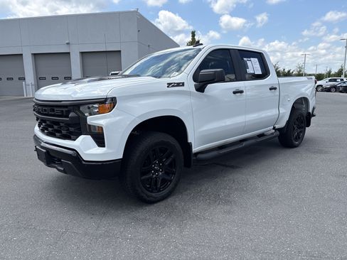 Used 2024 Chevrolet Silverado 1500 Custom Trail Boss w/ Turbomax Blackout Package AWD/4WD image 5