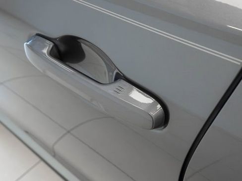 Used 2025 Honda Pilot EX-L image 8