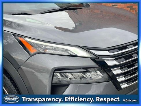 Used 2024 Nissan Rogue SV w/ SV Premium Package image 10