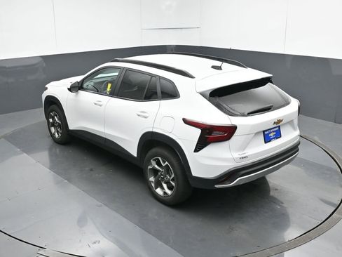 Used 2025 Chevrolet Trax LT image 46