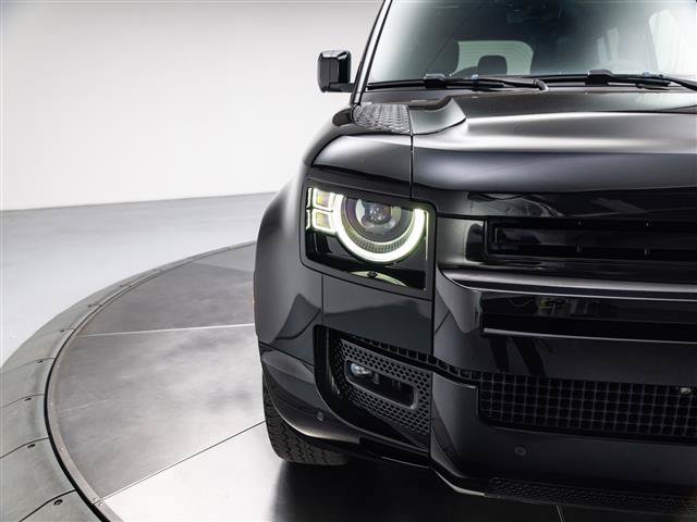 Used 2023 Land Rover Defender 110 V8 AWD/4WD image 13