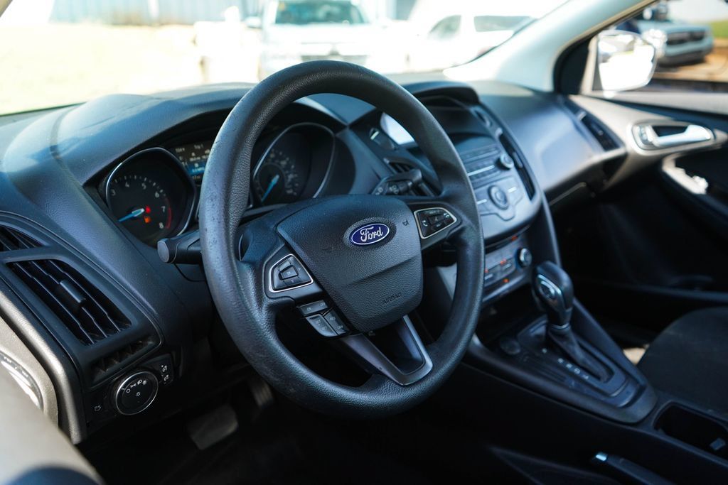 Used 2018 Ford Focus SE FWD image 6