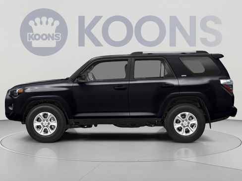 Used 2023 Toyota 4Runner SR5 Premium w/ Moonroof Package AWD/4WD image 4