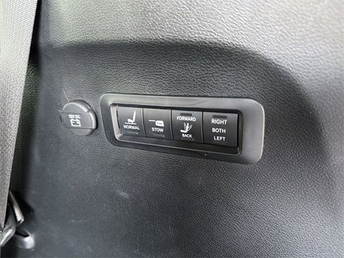 Used 2020 Chrysler Pacifica Limited w/ S Appearance Package image 17