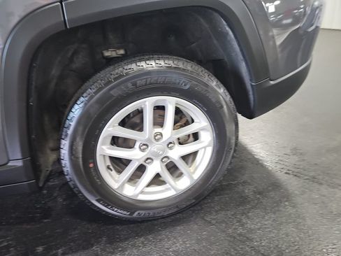 Used 2023 Jeep Grand Cherokee Laredo X AWD/4WD image 33