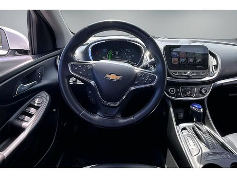 Used 2017 Chevrolet Volt Premier w/ Driver Confidence Package FWD image 8