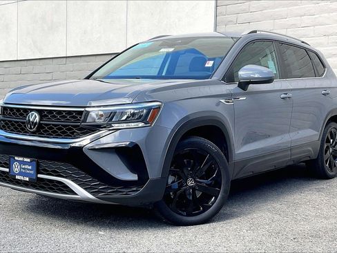 Certified 2023 Volkswagen Taos SE w/ Black Wheel Package image 12