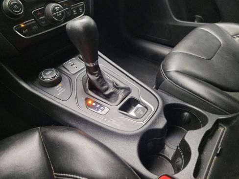 Used 2019 Jeep Cherokee Latitude Plus w/ Comfort/Convenience Group image 26