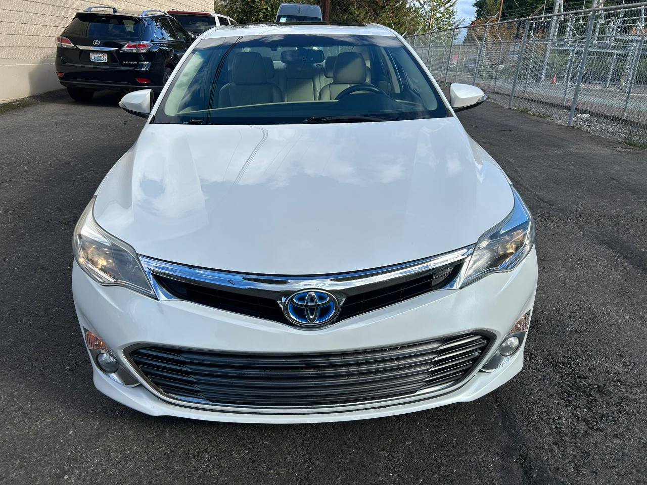 Used 2014 Toyota Avalon XLE Touring FWD image 2