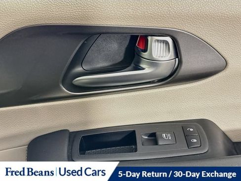 Used 2023 Chrysler Pacifica Touring-L FWD image 41