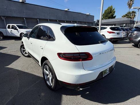 Used 2017 Porsche Macan w/ Premium Package AWD/4WD image 9