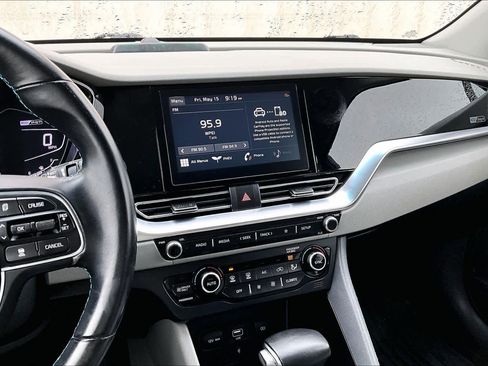 Used 2020 Kia Niro EX FWD image 7