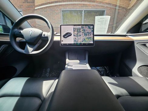 Used 2025 Tesla Model Y Long Range RWD image 37