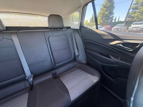 Used 2025 Chevrolet Trax LT FWD image 36