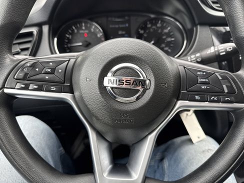 Used 2017 Nissan Rogue S image 23