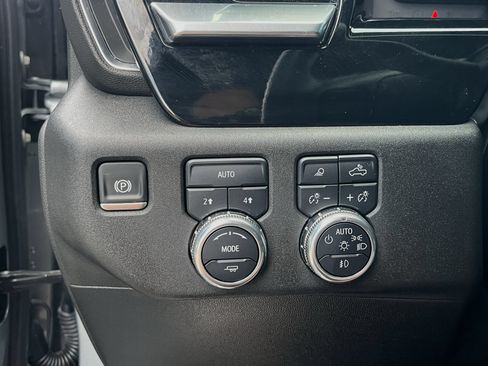 Used 2025 GMC Sierra 1500 SLT AWD/4WD image 13