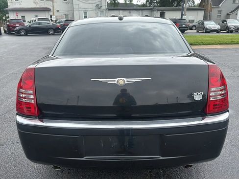 Used 2006 Chrysler 300 C w/ Navigation & Sound Group II RWD image 6