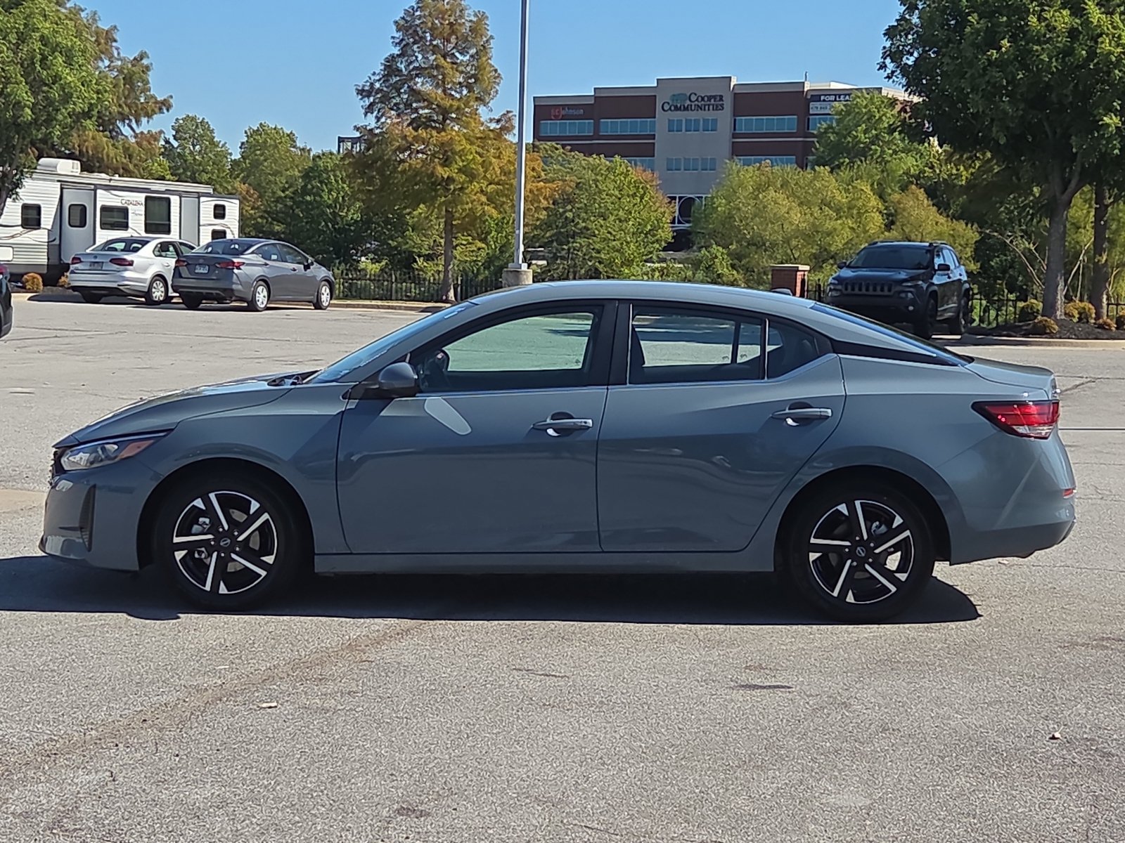 Used 2024 Nissan Sentra SV FWD image 3