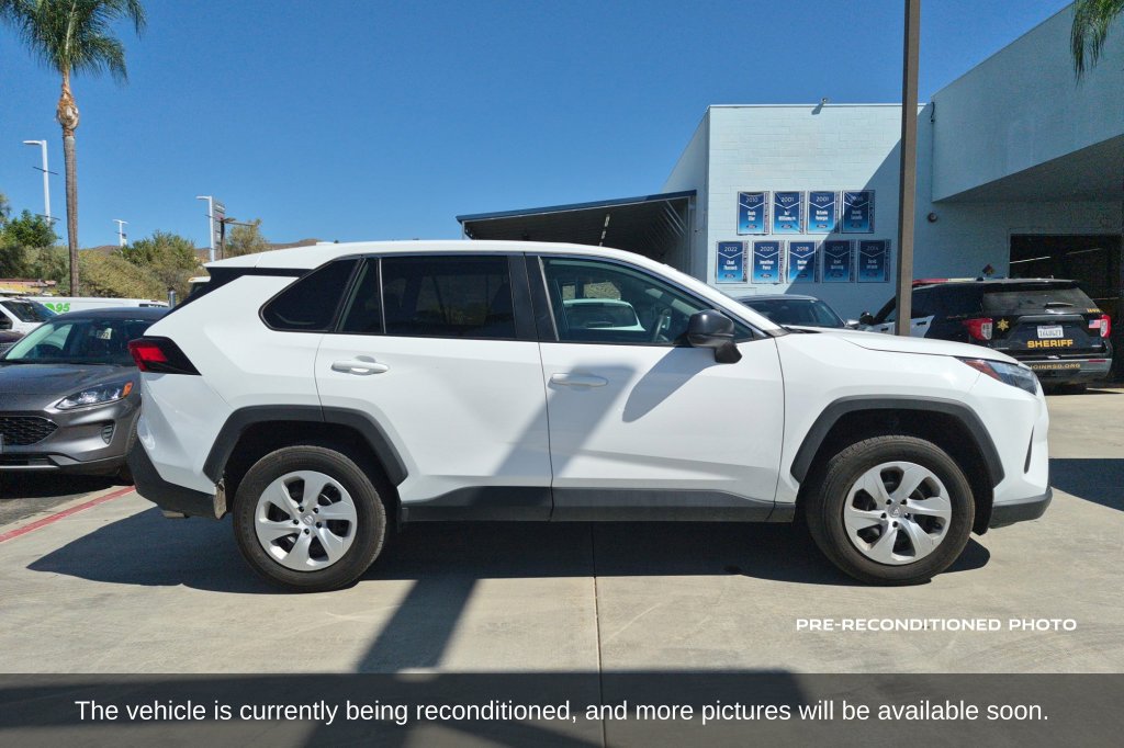 Used 2025 Toyota RAV4 LE AWD/4WD image 4