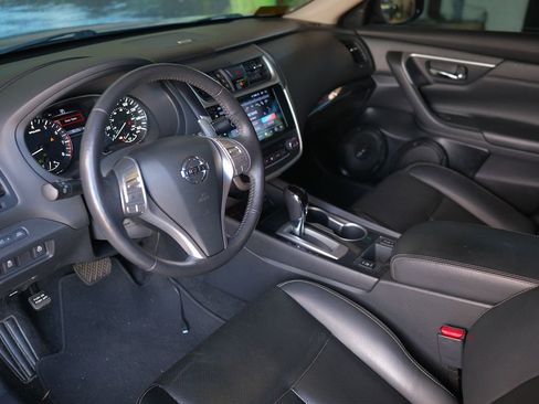 Used 2016 Nissan Altima 3.5 SL w/ 3.5 Technology Package image 13