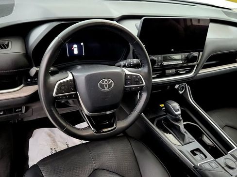 Used 2024 Toyota Grand Highlander AWD image 41