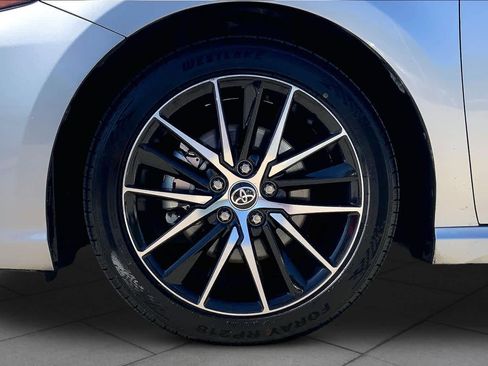 Used 2024 Toyota Camry SE image 11