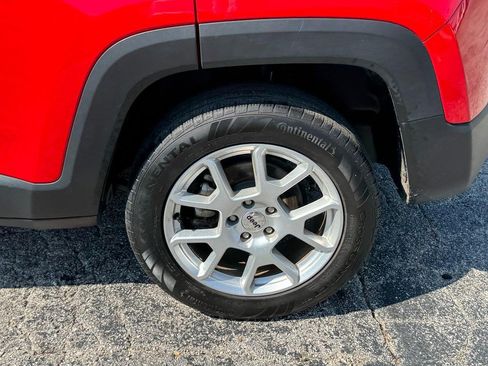 Used 2023 Jeep Renegade Latitude AWD/4WD image 9