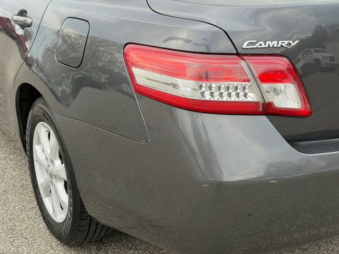 Used 2010 Toyota Camry LE FWD image 25