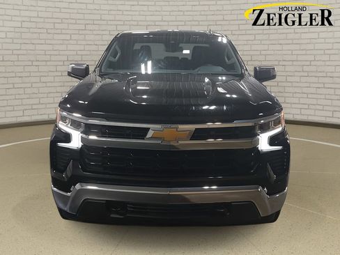 Used 2024 Chevrolet Silverado 1500 LT image 2