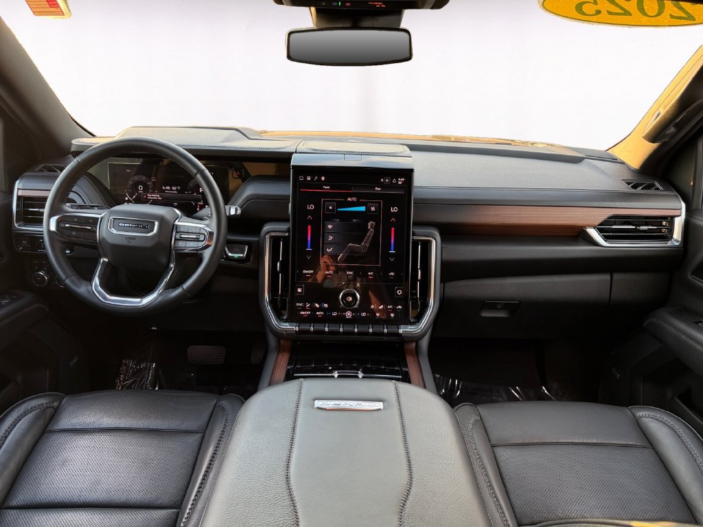 Used 2025 GMC Yukon XL Denali AWD/4WD image 10