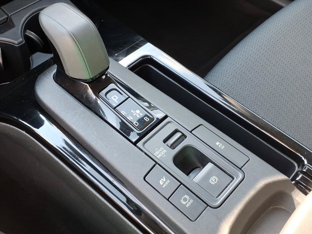 Used 2024 Toyota Prius LE FWD image 31