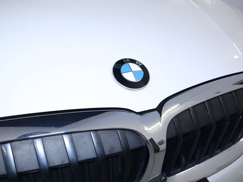 Used 2021 BMW 330i xDrive Sedan w/ Convenience Package image 9