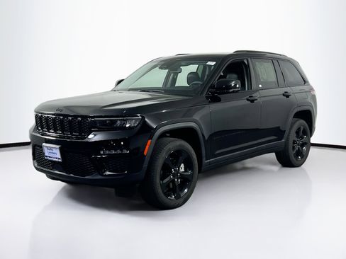 Used 2023 Jeep Grand Cherokee Limited w/ Black Appearance Package image 1