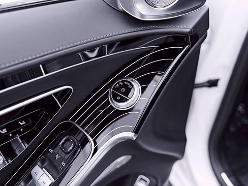 Used 2023 Mercedes-Benz Maybach S 580 4MATIC image 40