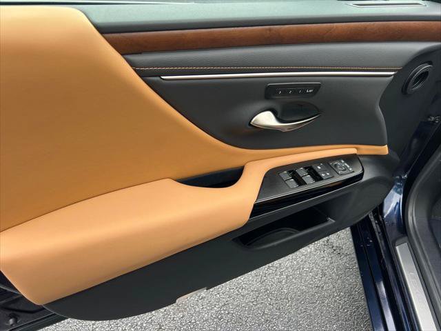 Certified 2025 Lexus ES 300h w/ Premium Package FWD image 11